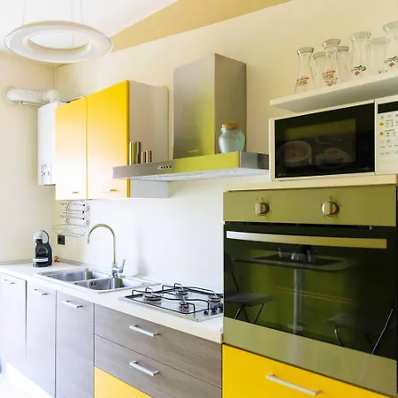 Blue - Cozy In Center 阿罗纳